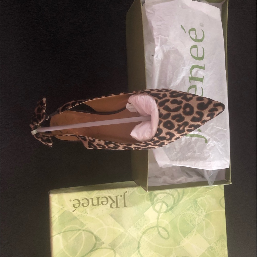 Beautiful bow tie back flats